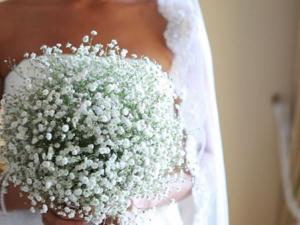 Bouquet de mariée rond, gypsophile, le clos des roses 40 euros