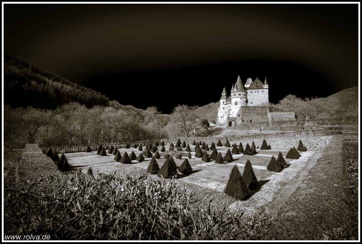 Schloß Bürresheim#Nettetal#Schloßgarten#sw#Nettetal#Mayen#Felssporn