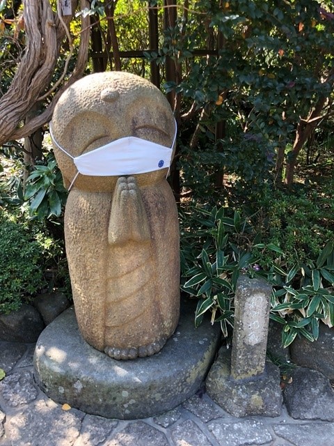 2021年11月4日長谷寺。お地蔵さんもマスク。