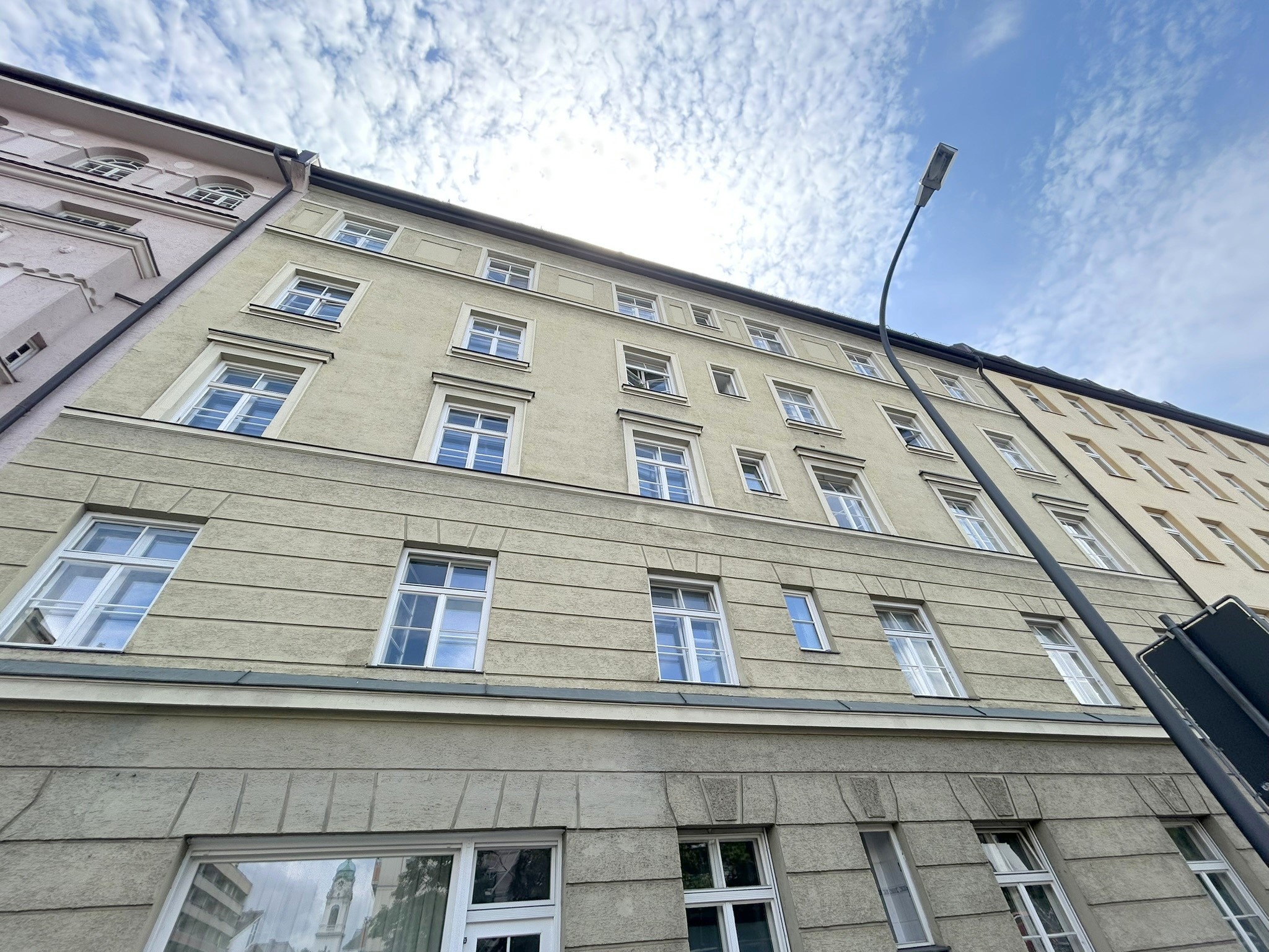 NEU: Stilvolle 3,5 Zi. Altbau-Wohnung mit Wohnküche u. Balkon in Haidhausen