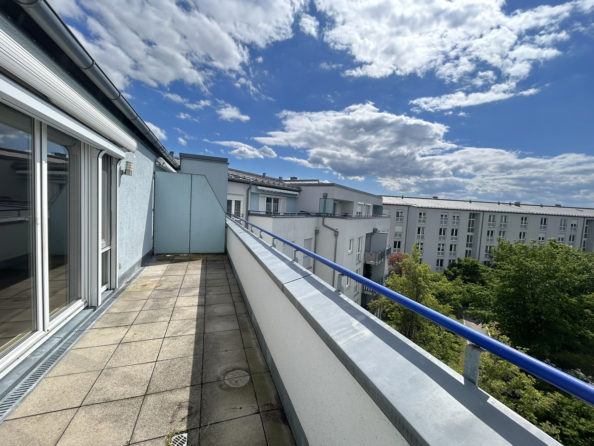 NEU: Sofort frei - Dachterrassen-Wohnung, 2 Zimmer plus Wohnküche (Erbpacht)