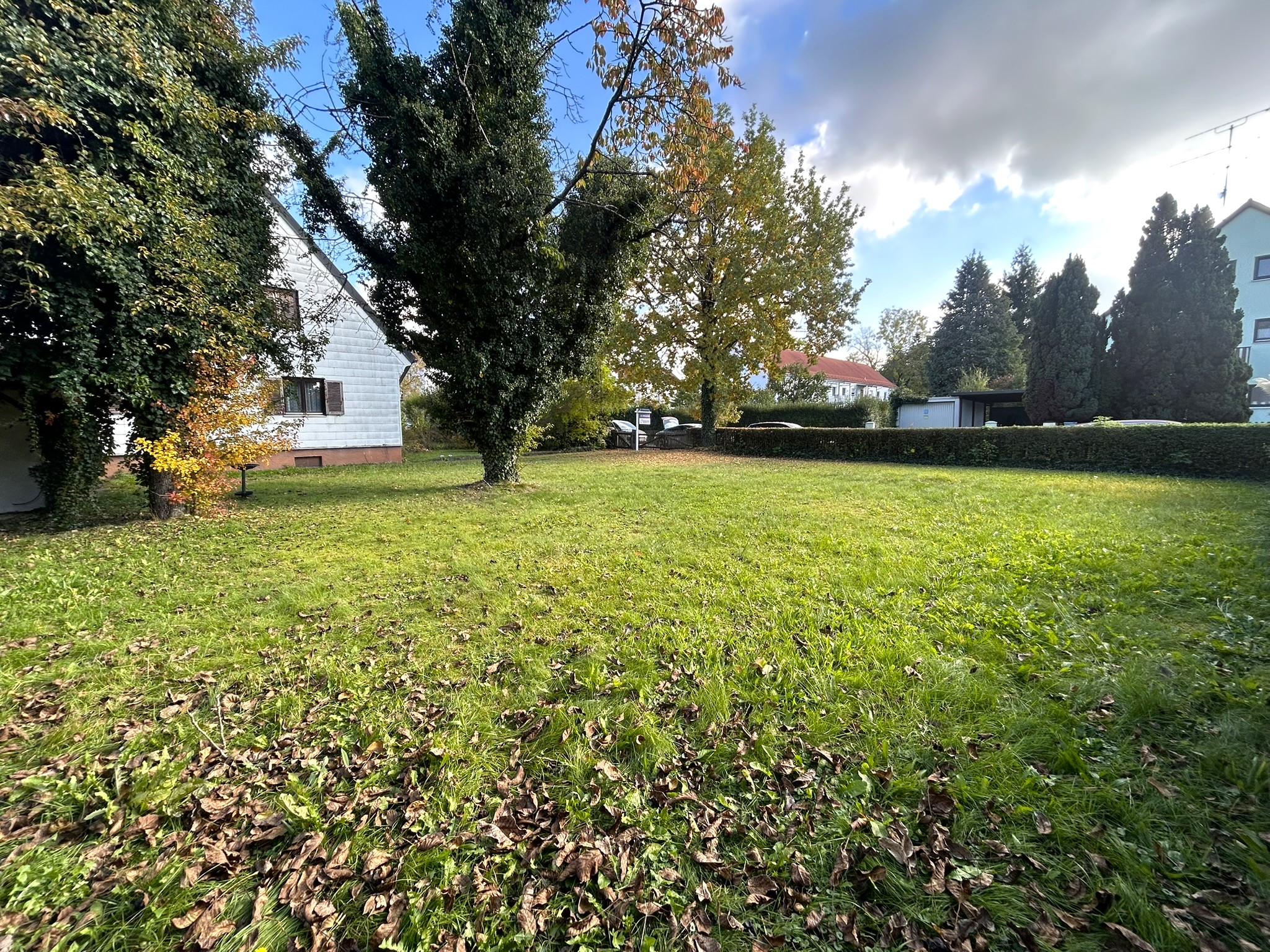 NEU: Real geteiltes Baugrundstück für freistehendes EFH, zentral in Oberschleißheim