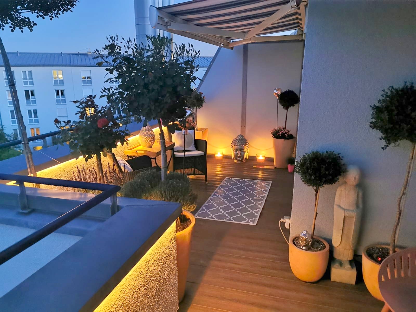 Zum Sommerbeginn: frei werdende Dachterrassen-Wohnung in Bogenhausen (Erbpacht)