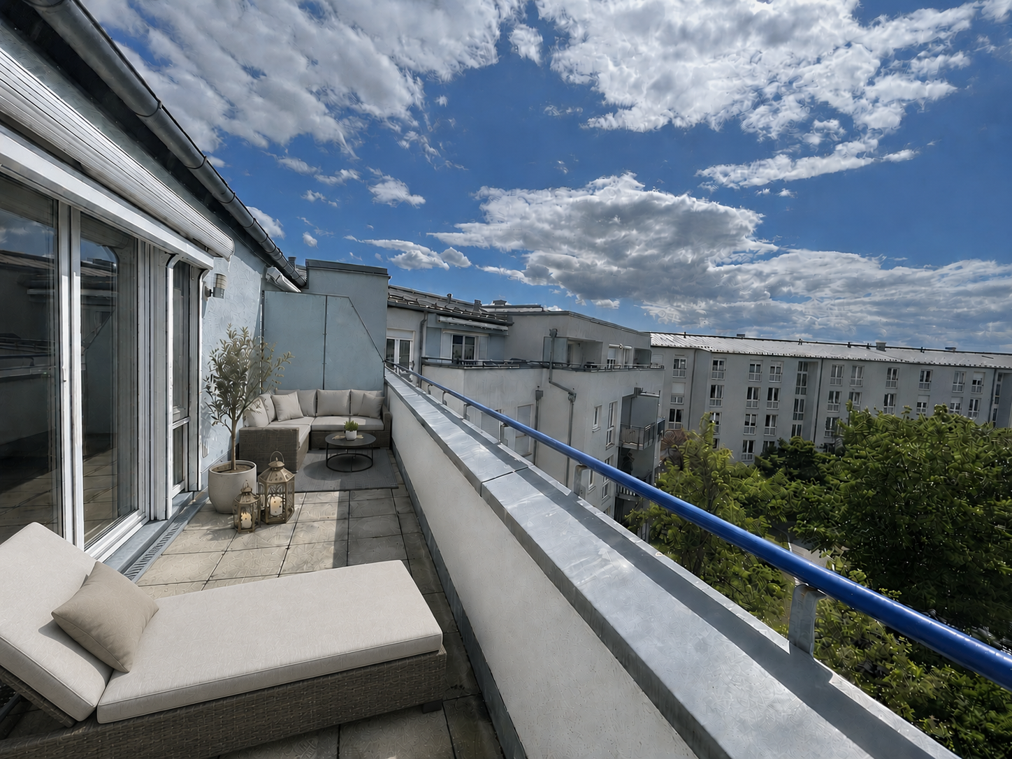 Sofort bezugsfrei - Dachterrassen-Wohnung, 2 Zimmer plus Wohnküche (Erbpacht)