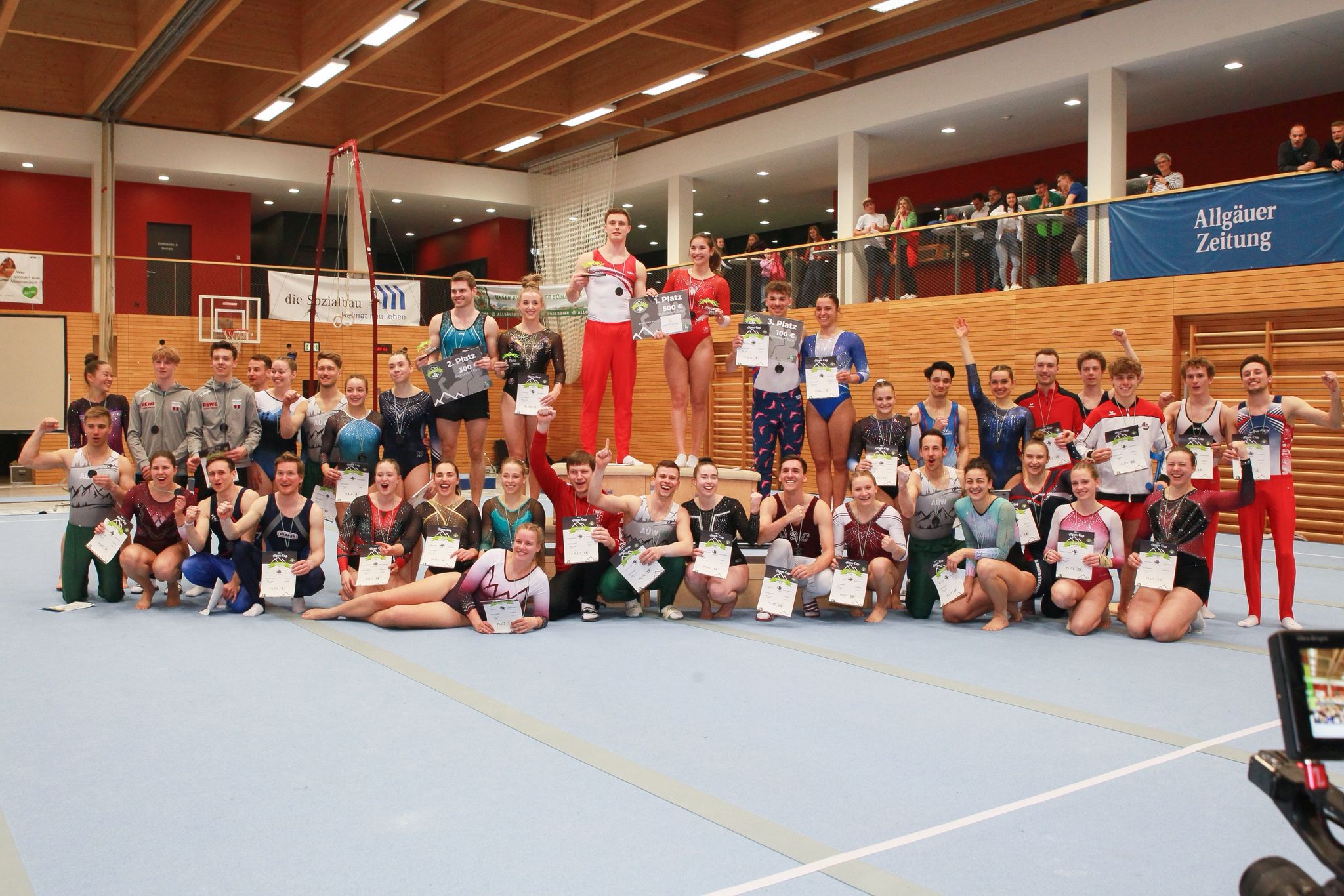 Teamfoto aller Teams des Kür-Durchganges