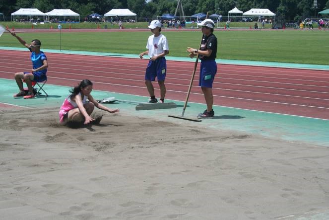 １年女子走り幅跳び３位