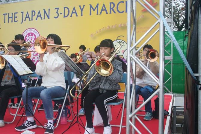 市内中学校吹奏楽部が歓迎演奏