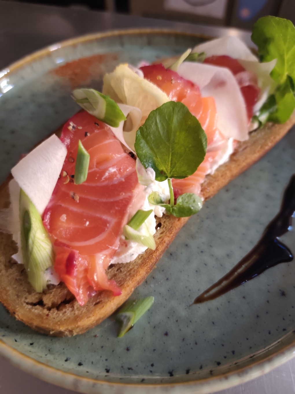 Tartine gourmande au saumon gravlax 