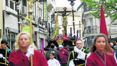 Paso de Misterio a su paso por la plaza de San Felipe. Semana Santa de 2012