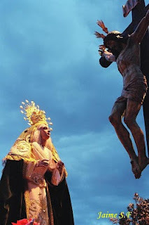 Nuestra Sra. a los pies del Stmo. Cristo de la Piedad