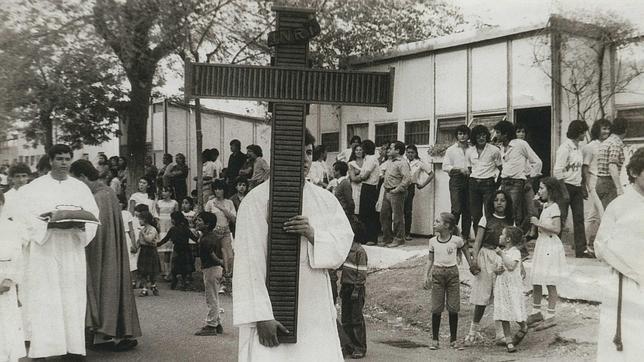 Nuestros orígenes, procesionando por el Barrio, en el año 1972