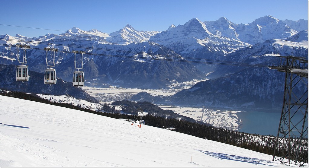 Blick vom Niederhorn Richtung Interlaken, Eiger, Mönch und Jungfrau... (Süden)