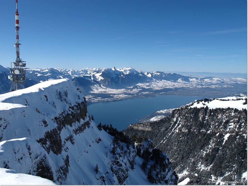 und Richtung Westen hinunter nach Thun. So klare Sicht hatten wir noch selten.