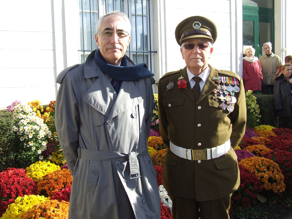 Major Edwin HOWE ayant débarqué le 6 juin 1944 sur les plages de Normandie et le président PELLETIER