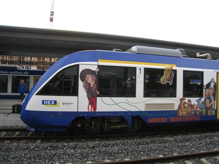 ハルツを走る電車。このHEXは最初魔女HEXEの省略かと思ったが、ハツル（Harz） エルベ（Elbe）エクスプレス（Express）のことだった