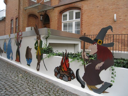 ドイツメルヘンとヴェーザー川伝説博物館入り口前の壁