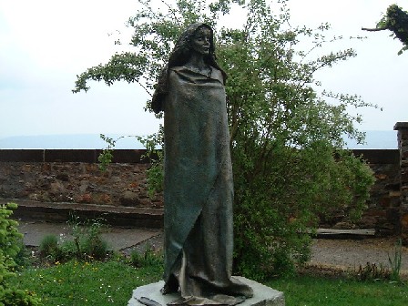 アイビンゲン修道院庭のヒルデガルト像