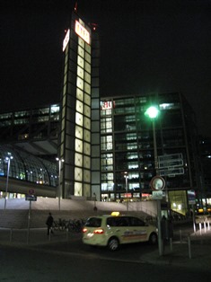 ベルリン中央駅の夜景。