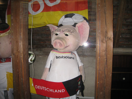 ドイツブンデスリーガを応援する豚？