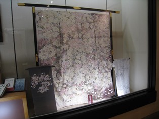 淡墨桜をデザインした宇野千代作の着物