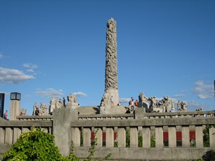フログネル公園―グスタフ・ビーゲランの彫刻１９２点を集めた壮大な公園。