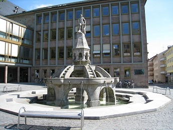 ジークフリートのブルンネン（ヴォルムス市庁舎前）ジークリートの噴水は町にたくさんある。