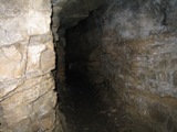 洞窟の中。内部はフラッシュ焚いたから見えるだけ。怖さは伝わらないか。