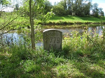 ここからドナウ川2779kmと書かれた標石。
