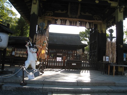 豊国神社は中には入れない。ここまで。両側に奉納された千成瓢箪の絵馬（？）