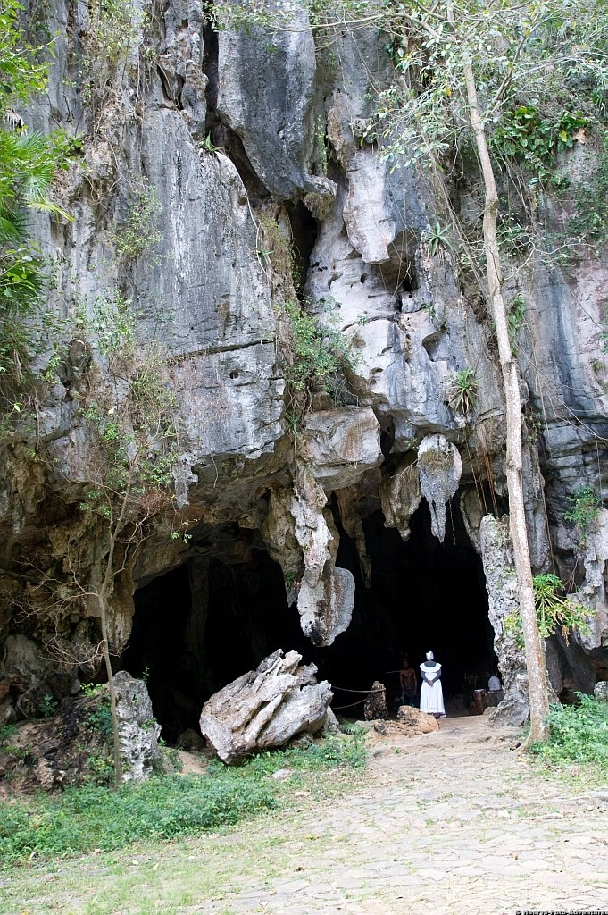 hier besuchen wir die Tropfsteinhöhlen