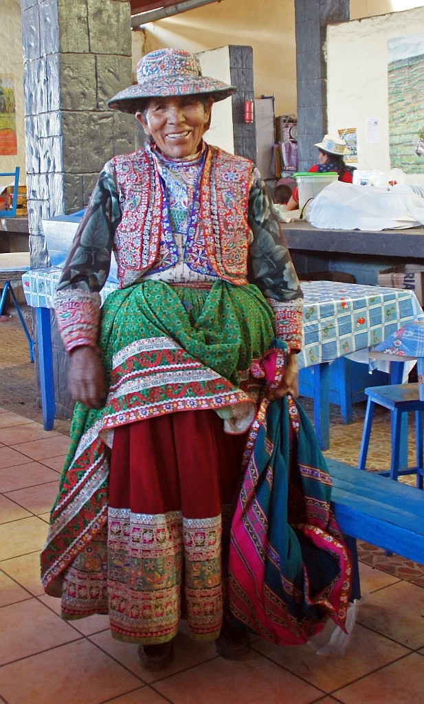 5-6 Röcke übereinander, Civay, Peru 2010