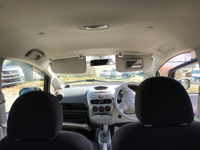 運転席バイザーには鏡付きで色々と便利ですょね！