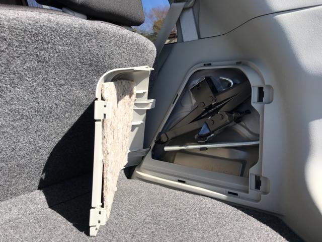 タイヤ交換に必要なジャッキに工具です！