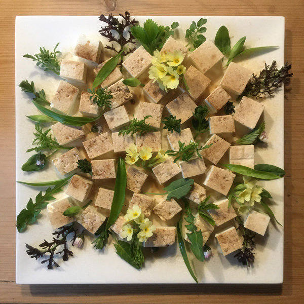 Salatkreation Gourmet Kulinarik Essen Atelier Café Atelier-Café Restaurant Daniel Gisler Kunst Maler Künstler Kunstmaler Krinau Wattwil Toggenburg Ostschweiz St. Gallen SG