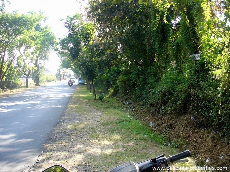 Land length along the block towards the beach