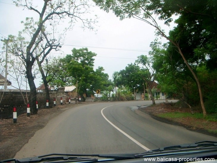 Road along the land