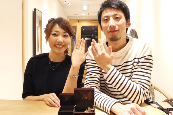 フルオーダーエンゲージリング(婚約指輪)とマリッジリング(結婚指輪)の納品風景2