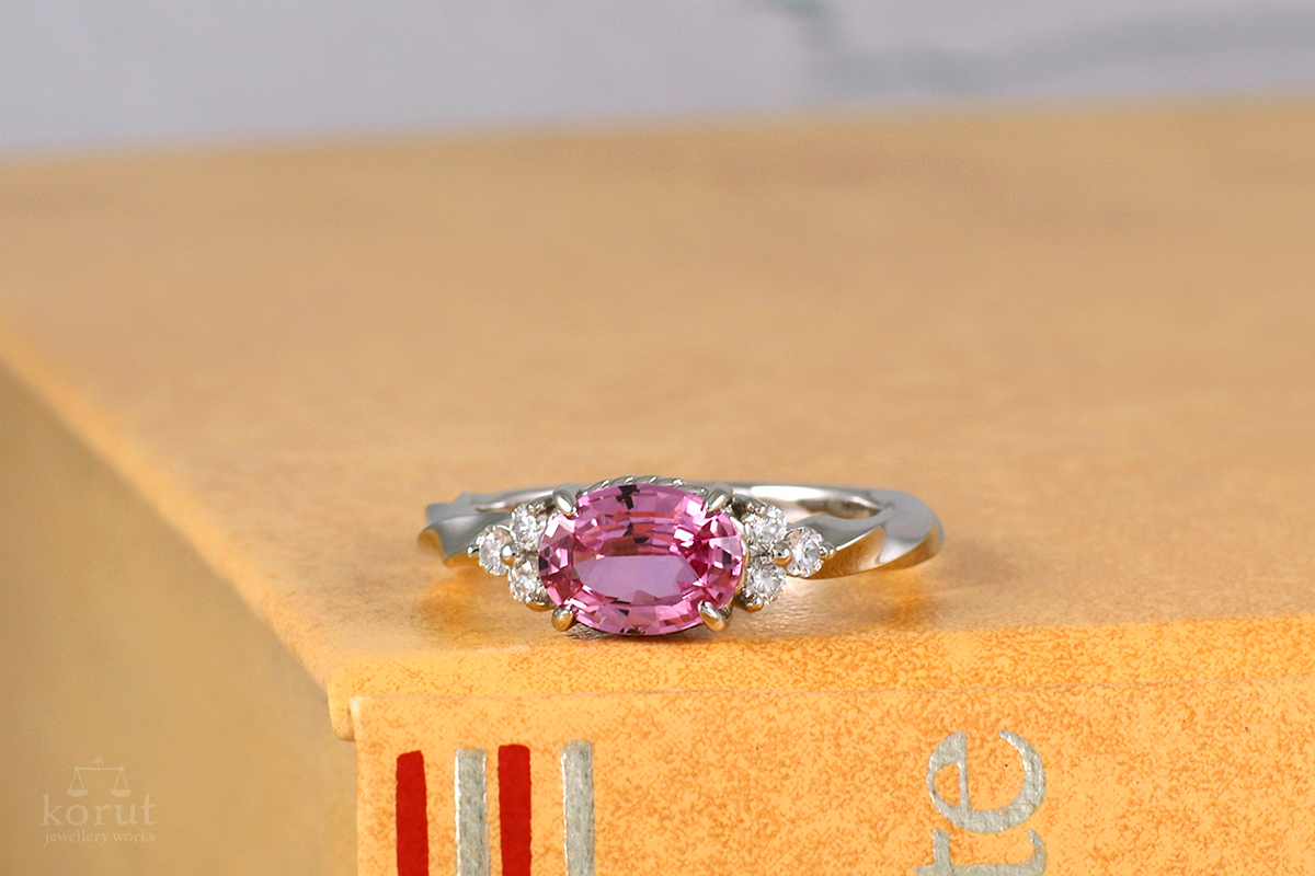 サファイアのエンゲージリング