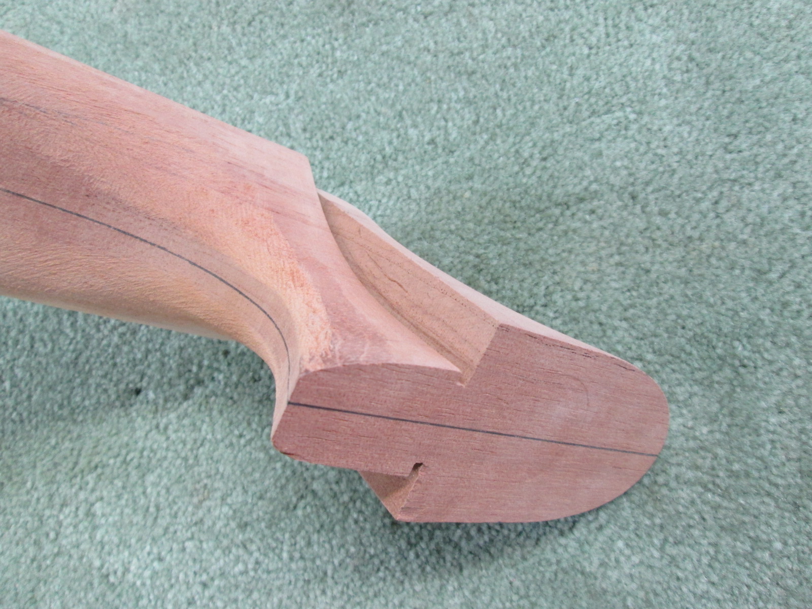  View of the neck of the Lenvers from the inner and outer sides of the heel.