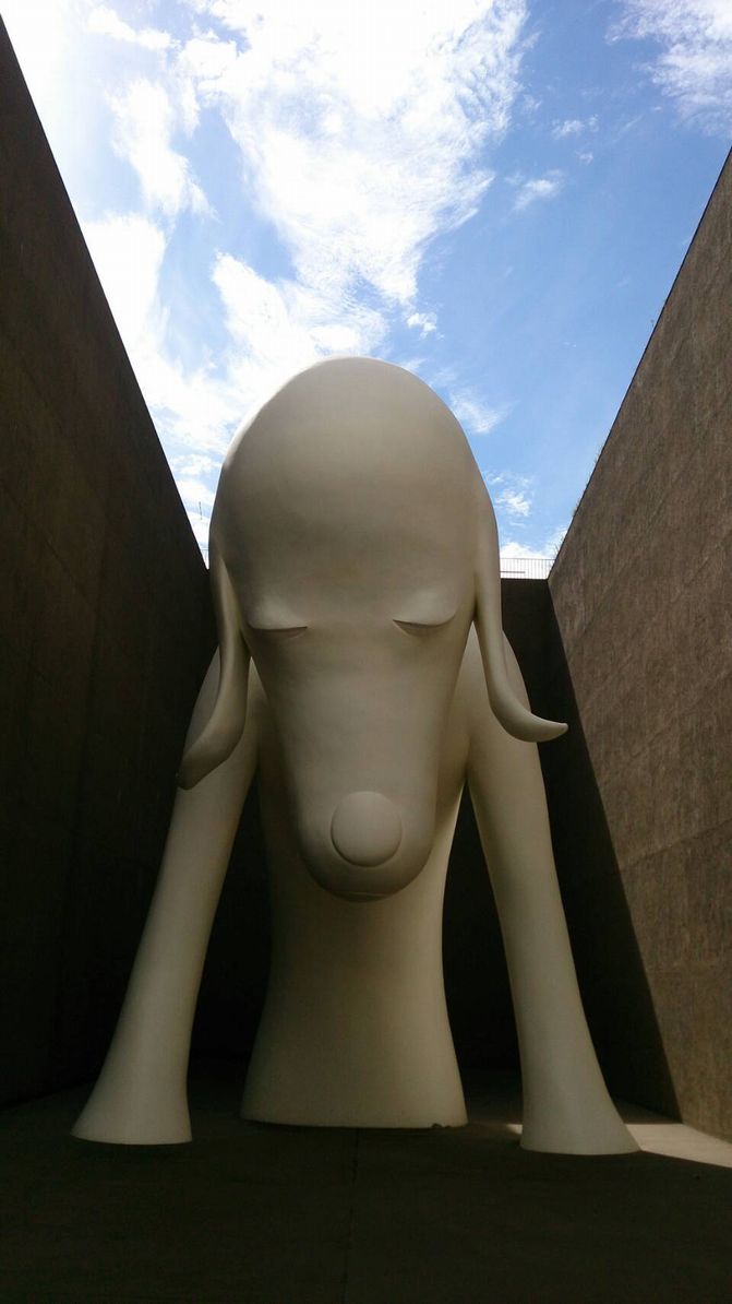 青森県立美術館の「あおもり犬」