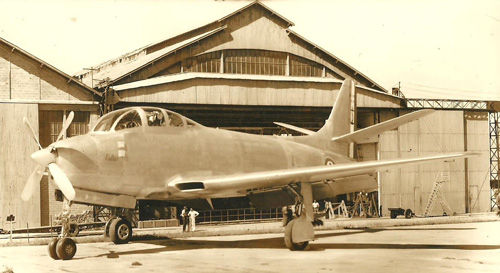Prototype Breguet BR-960 VULTUR, père du Breguet BR-1050 ALIZÉ, devant les halles Breguet de Montaudran en 1951.  Collection G. HARDY. 