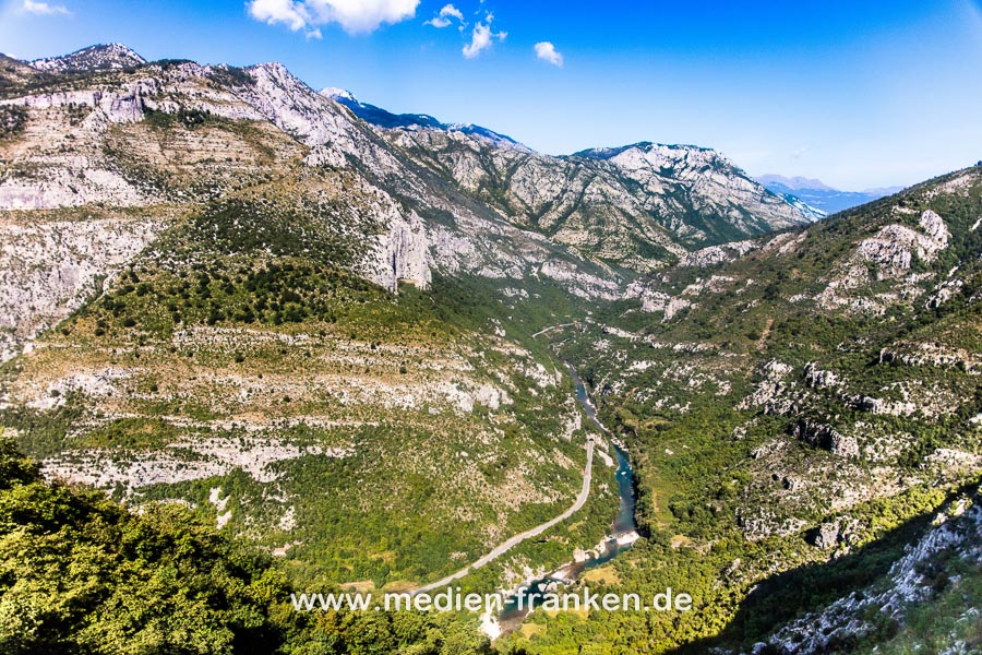 Fahrt mit Tito's spektakulärer Gebirgsbahn, Montenegro