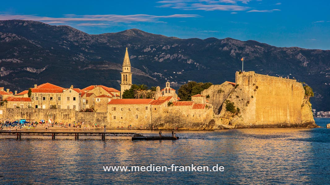  Altstadt und Zitadelle von Budva, Montenegro