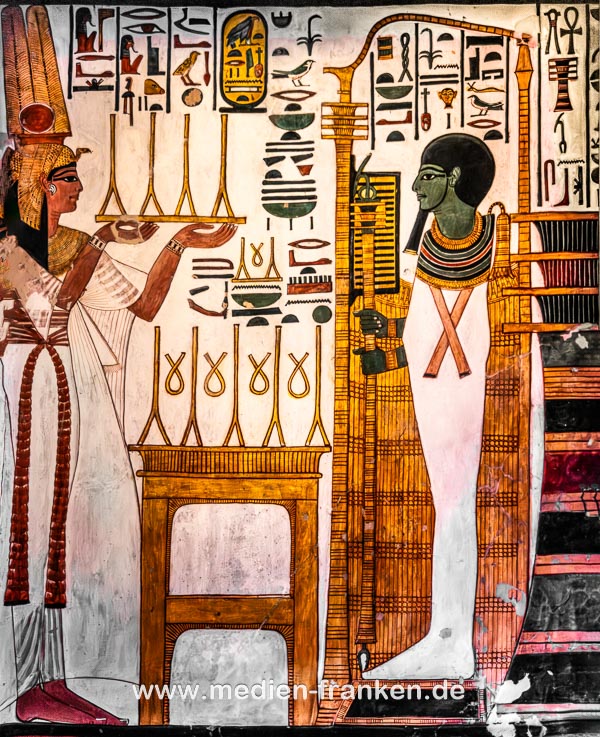 Grabmalerei zeigt Nefertari mit den Göttern der Unterwelt