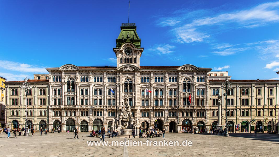 Piazza dell’Unità d’Italia in Triest mit dem Rathaus, Bildband FRIAUL-Julisch Venetien