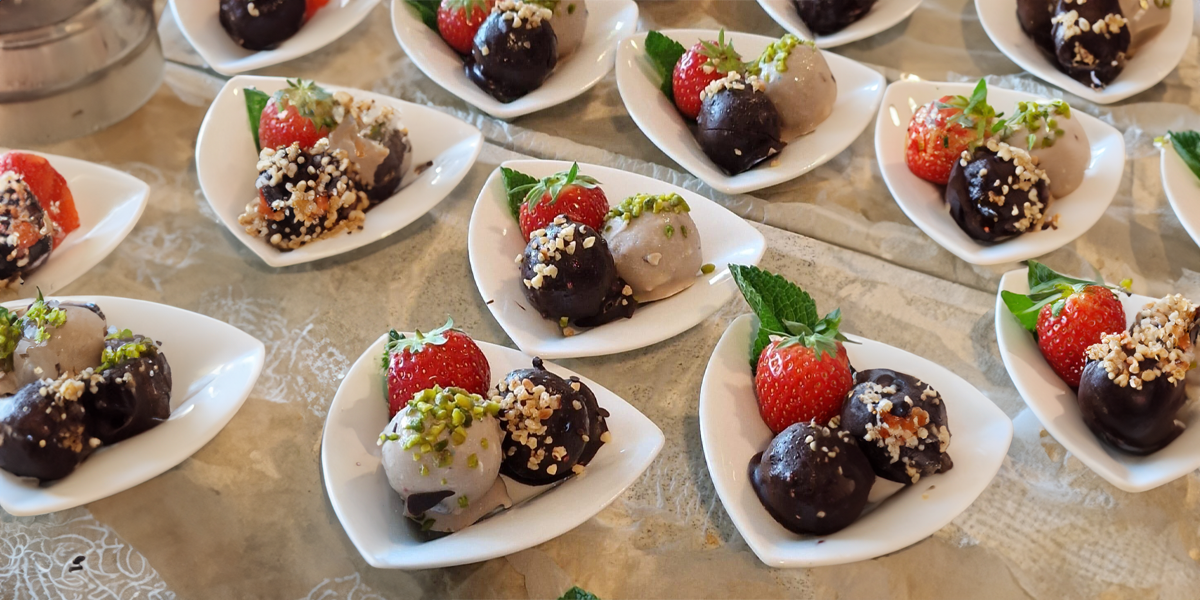 Verwöhnen Sie Ihren Gaumen mit unseren hausgemachten Petits Fours von Köchin Roberta Colombo!