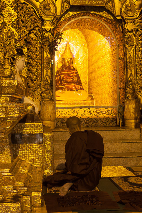 Burma - Rangoon - Shwedagon