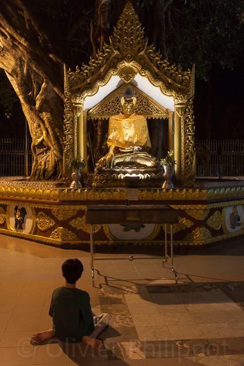 Burma - Rangoon - Shwedagon