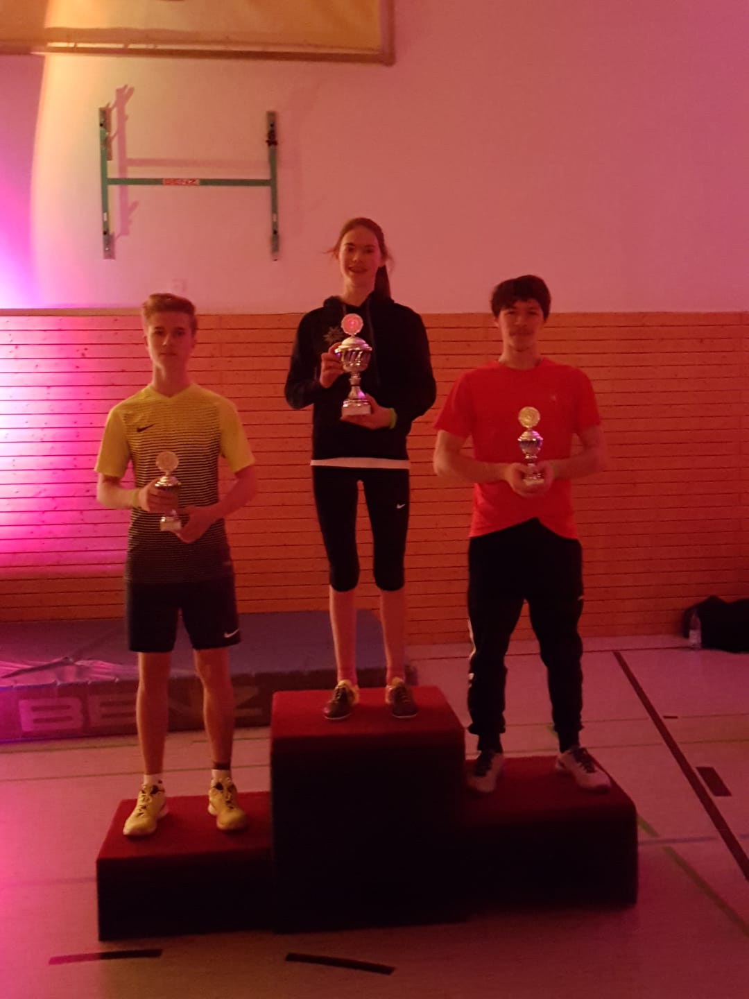 Sieger der Altersklasse Jugend: Katharina F. (mitte), Pavel S. (rechts), Jason B. (links)