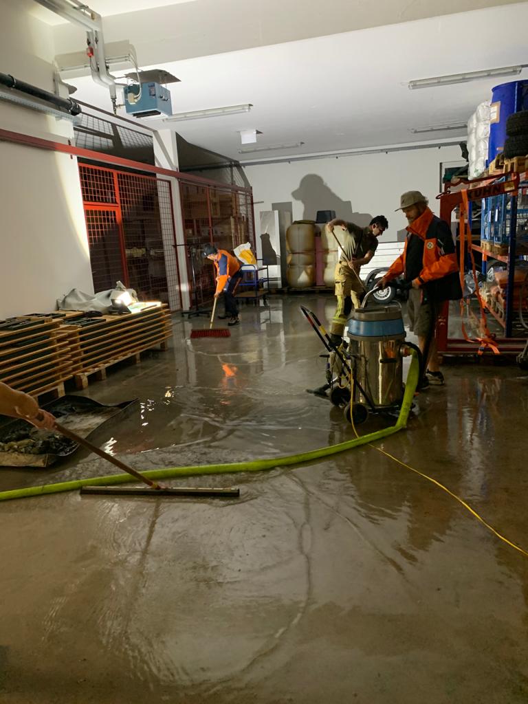 Trockenlegung Keller nach Hochwasser Bergrettung St. Johann im Pongau